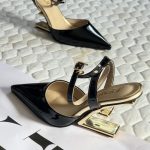 نمای کامل کفش پاشنه‌دار مجلسی مشکی طلایی فندی