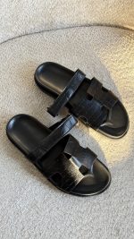 صندل زنانه سگک‌دار مشکی مدل هرمسی ۱۰۱۵۷