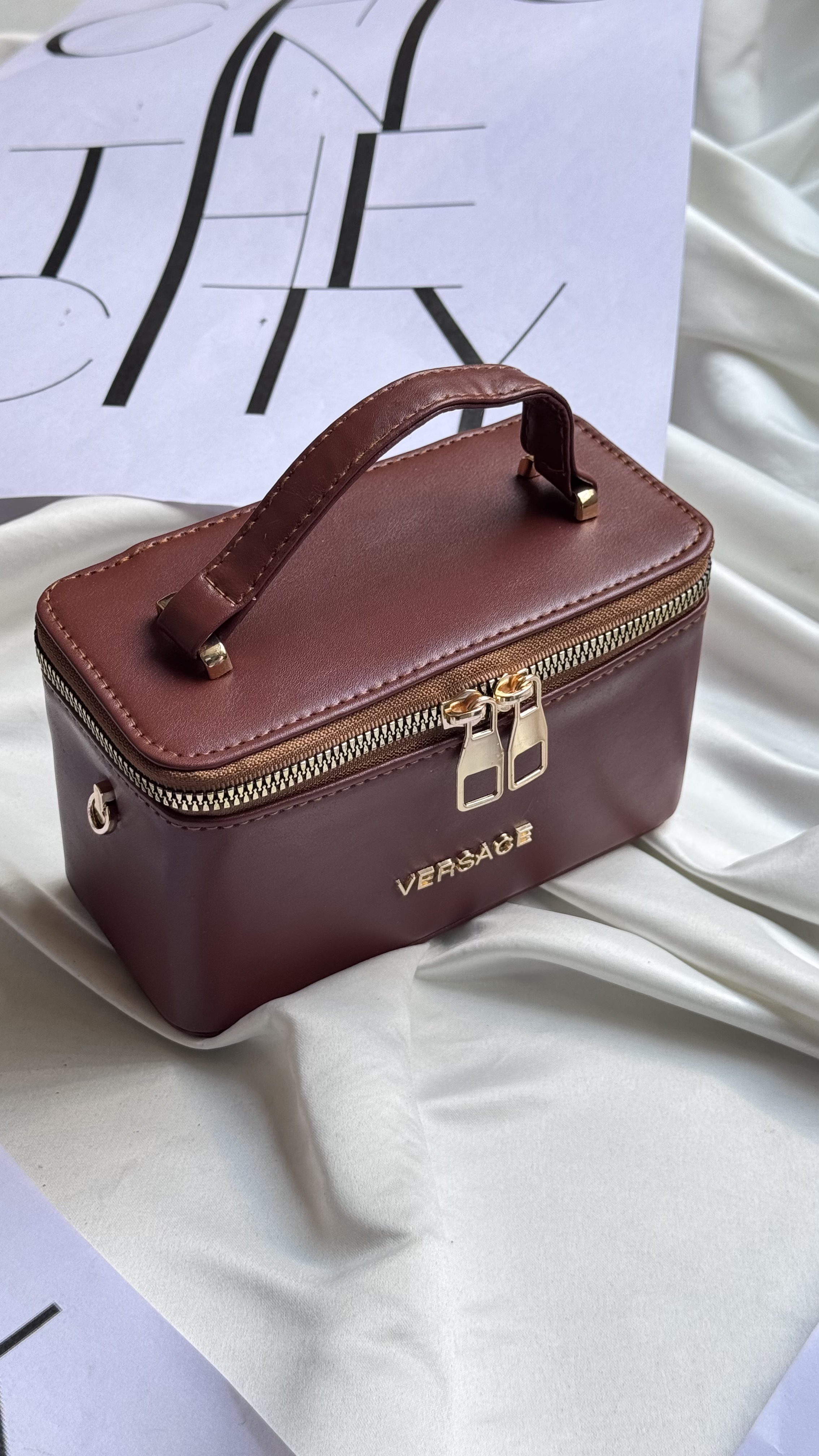 IMG_5625 کیف دستی دوشی فانتزی دخترانه دور زیپ ورسا | 970 - Image 1